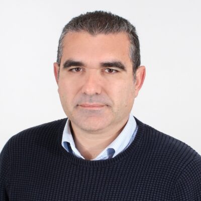 Με τον πρωτογενή τομέα να ξεκινά ακόμη μία «μάχη» επιβίωσης, ο αναπληρωτής καθηγητής στο Τμήμα Επιστήμης Ζωικής Παραγωγής του Γεωπονικού Πανεπιστημίου Αθηνών, Αθανάσιος Γελασάκης επισημαίνει ότι «η γνώση που αποκτάται πρέπει να γίνει εργαλείο σοβαρού στρατηγικού σχεδιασμού».