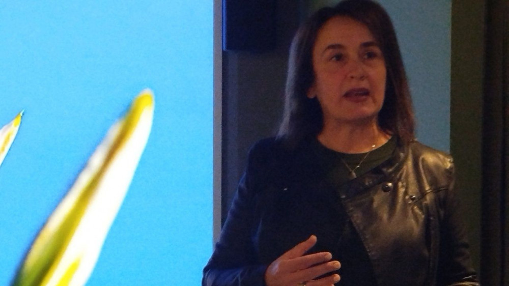 «Η βιοποικιλότητα είναι το ίδιο μας το DNA. Είναι ό,τι καθιστά κάθε οργανισμό μοναδικό πάνω στον πλανήτη» τονίζει η Μαρία Κατσακιώρη, υπεύθυνη Ενημέρωσης, Εκπαίδευσης και Ερμηνείας Περιβάλλοντος του Ελληνικού Κέντρου Βιοτόπων-Υγροτόπων του Μουσείου Γουλανδρή.