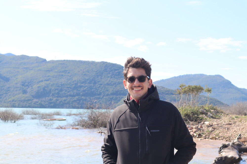 Ερωδιοί και κορμοράνοι έχουν δημιουργήσει φωλιές βαθιά μέσα στη λίμνη, μακριά από το αδιάκριτο μάτι των επισκεπτών, όπως τονίζει στο CNN Greece ο Παναγιώτης Μακρής.