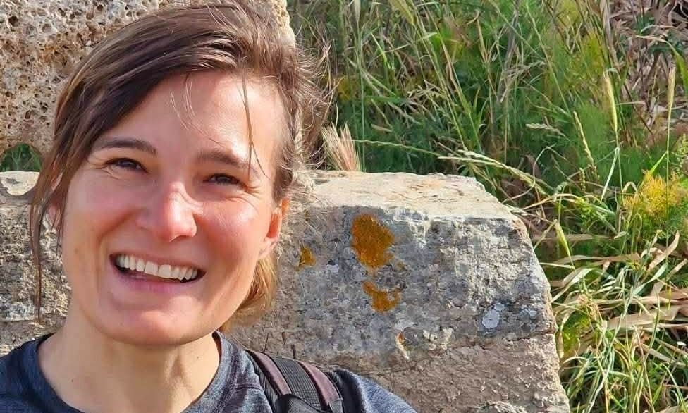 «Η επαφή με τη φύση, η δυνατότητα να βλέπεις χώρους, στους οποίους υπάρχει αναγέννηση, βοηθά πολύ τους ανθρώπους και να καθαρίσει το μυαλό τους και να συνδεθούν με κάτι που είναι μεγαλύτερο από εκείνους» αναφέρει η έφορος μονοπατιών στην Ελληνική Ομοσπονδία Ορειβασίας και Αναρρίχησης και αντιπρόεδρος στην Ευρωπαϊκή Ομοσπονδία Μονοπατιών, Ήβη Αδαμακοπούλου.