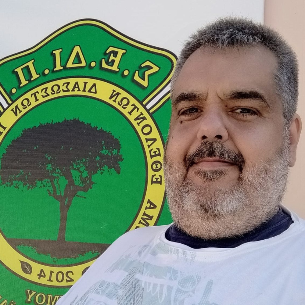 «Ιστορική στιγμή» χαρακτηρίζει την παράδοση σημαντικού εξοπλισμού σε 4.500 εθελοντές και εθελόντριες ο Σταύρος Σαλαγιάννης, πρόεδρος της Πανελλήνιας Οµοσπονδίας Εθελοντικών Οργανώσεων Πολιτικής Προστασίας.