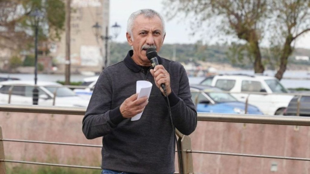 «Η έλλειψη κτηνιάτρων στο νησί εξηγεί γιατί δεν ιχνηλατήθηκε από νωρίς ο αφθώδης πυρετός» δηλώνει στο CNN Greece ο γενικός γραμματέας της Ομοσπονδίας Αγροτικών Συλλόγων του νησιού Στρατής Κόμβος.