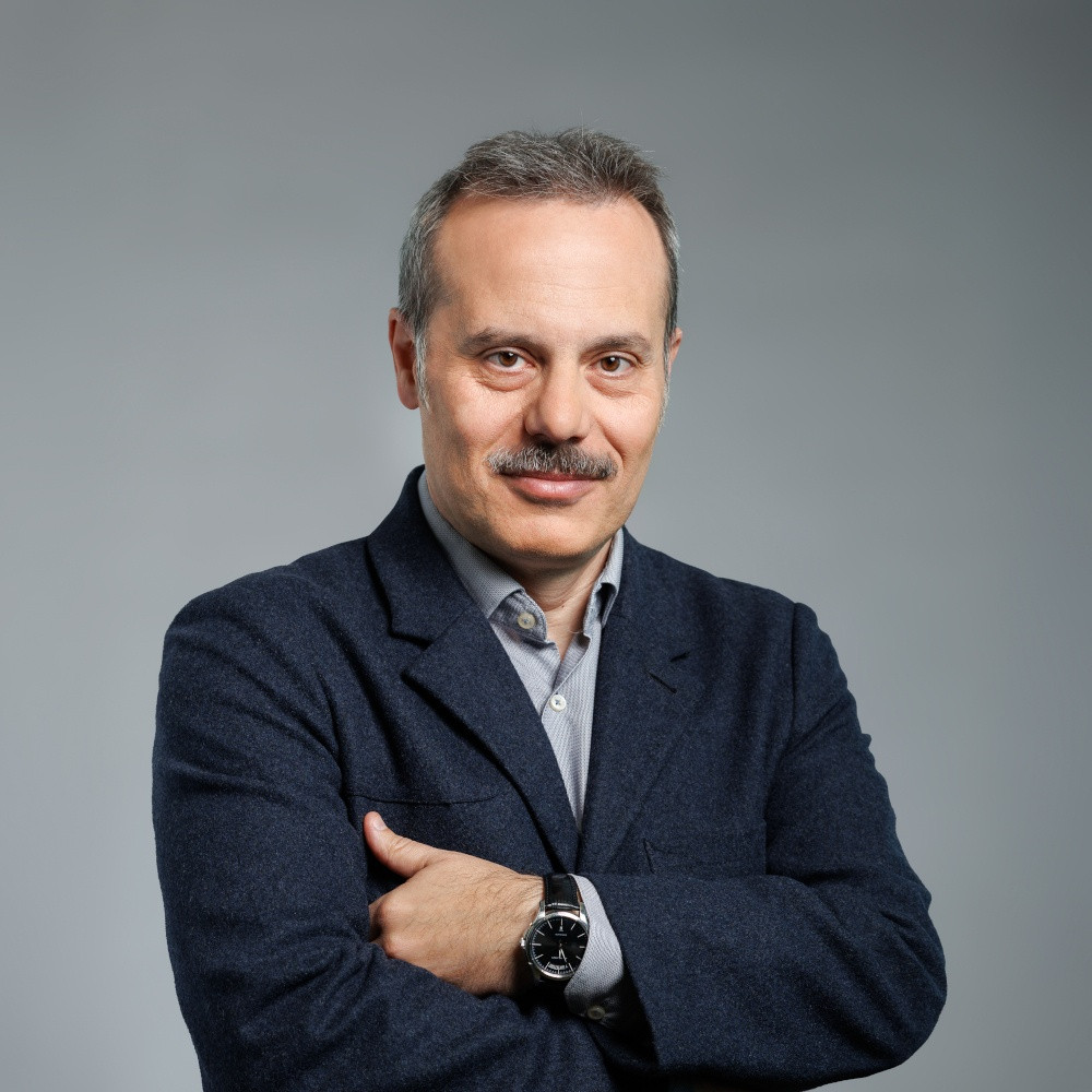 «Αυτό το οποίο τους καθιστά πολύτιμους είναι ότι μπορούν να εντοπίσουν μία εστία παρά τον πυκνό καπνό, αλλά και το σκοτάδι» εξηγεί στο CNN Greece ο Διευθύνων Σύμβουλος του Ελληνικού Κέντρου Διαστήματος Νίκος Σέργης.