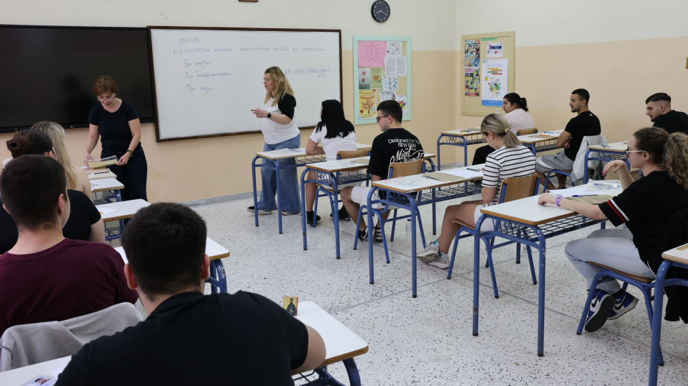 Πανελλήνιες 2026: Απαιτητική η Χημεία, αναμενόμενα τα θέματα σε Πληροφορική και Λατινικά