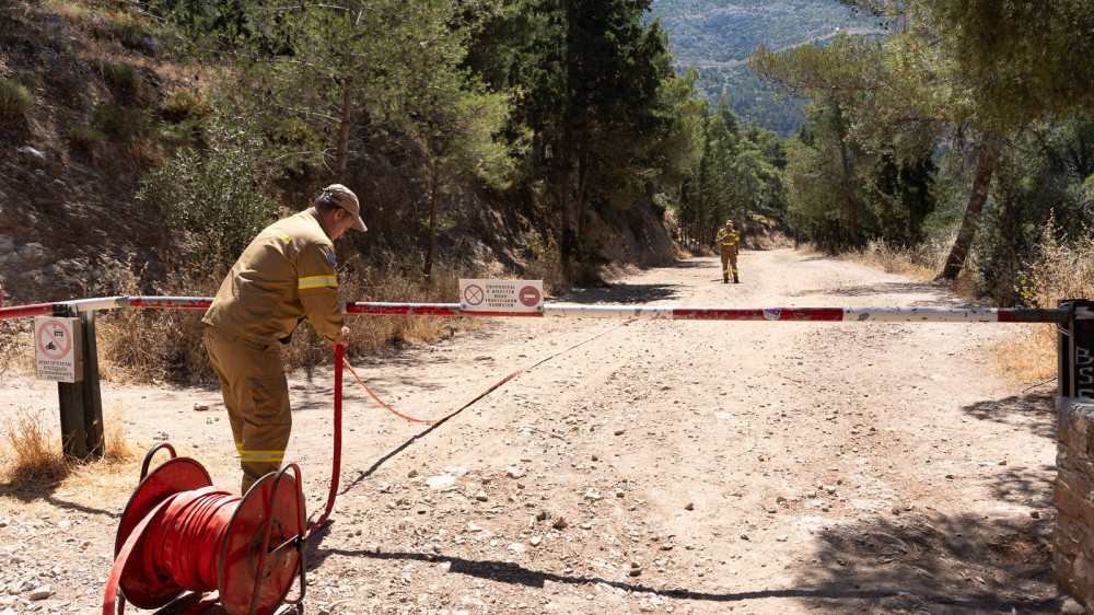 Πολεμώντας τη φωτιά με... φωτιά: Τα νέα «όπλα» των πυροσβεστών και οι ακούραστοι φύλακες του δάσους