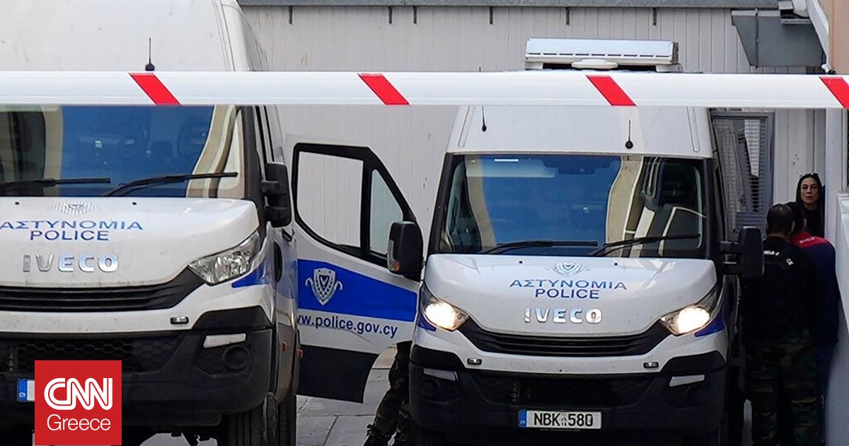 &Kappa;ύ&pi;&rho;&omicron;&sigmaf;: &Alpha;&theta;ώ&omicron;&iota; &pi;&rho;ώ&eta;&nu; &pi;&rho;ό&epsilon;&delta;&rho;&omicron;&sigmaf; &tau;&eta;&sigmaf; &Beta;&omicron;&upsilon;&lambda;ή&sigmaf; &kappa;&alpha;&iota; &pi;&rho;ώ&eta;&nu; &beta;&omicron;&upsilon;&lambda;&epsilon;&upsilon;&tau;ή&sigmaf; &gamma;&iota;&alpha; &tau;&omicron; &sigma;&kappa;ά&nu;&delta;&alpha;&lambda;&omicron; &tau;&omega;&nu; &laquo;&chi;&rho;&upsilon;&sigma;ώ&nu; &delta;&iota;&alpha;&beta;&alpha;&tau;&eta;&rho;ί&omega;&nu;&raquo;