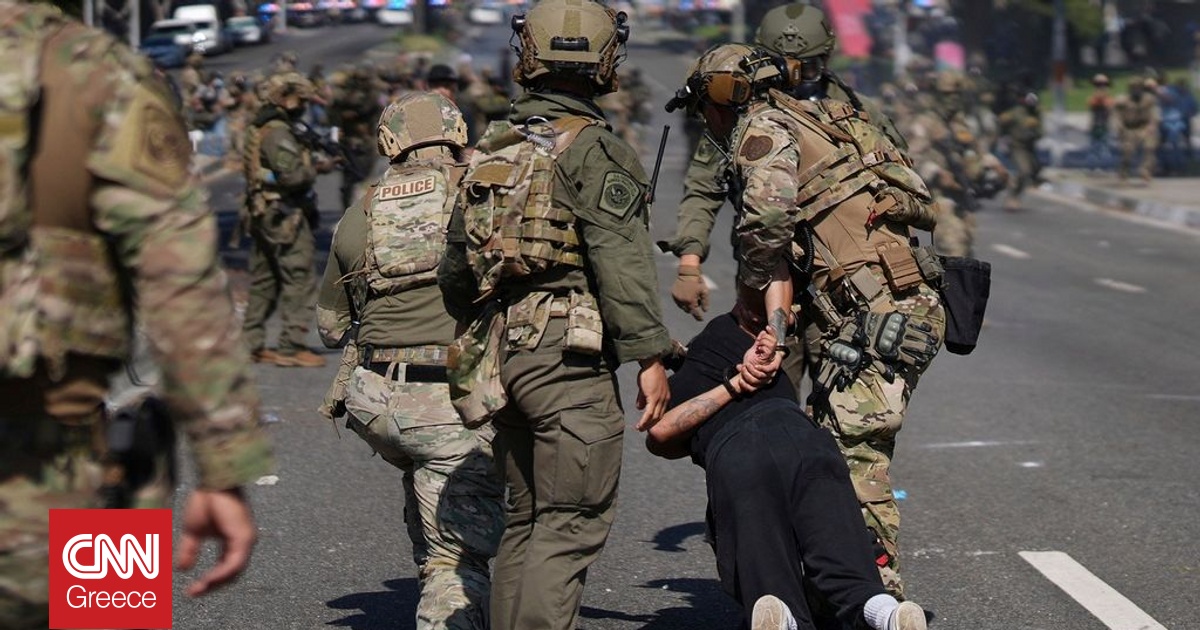 «Μπαρούτι» μυρίζει στο Λος Άντζελες: Έφθασαν τα πρώτα στρατεύματα της Εθνοφρουράς «Μπαρούτι» μυρίζει στο Λος Άντζελες: Έφθασαν τα πρώτα στρατεύματα της Εθνοφρουράς