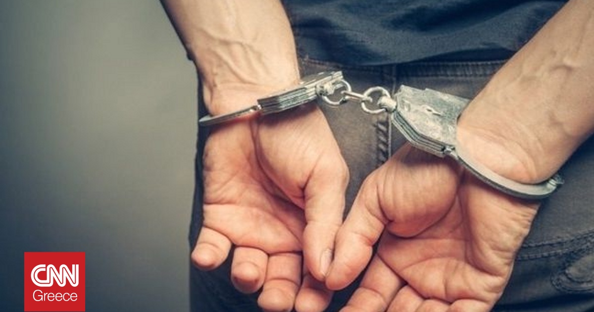 Σύλληψη δύο ατόμων για ληστείες σε σπίτια στην Αττική - Κατασχέθηκαν κοσμήματα και ρολόγια