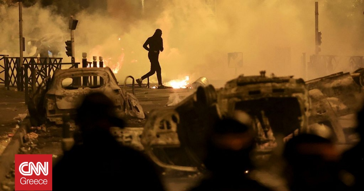 Γαλλία: Ταραχές στη Λιμόζ – Νέοι επιτέθηκαν σε διερχόμενα αυτοκίνητα – Εννέα αστυνομικοί τραυματίες Γαλλία: Ταραχές στη Λιμόζ – Νέοι επιτέθηκαν σε διερχόμενα αυτοκίνητα – Εννέα αστυνομικοί τραυματίες