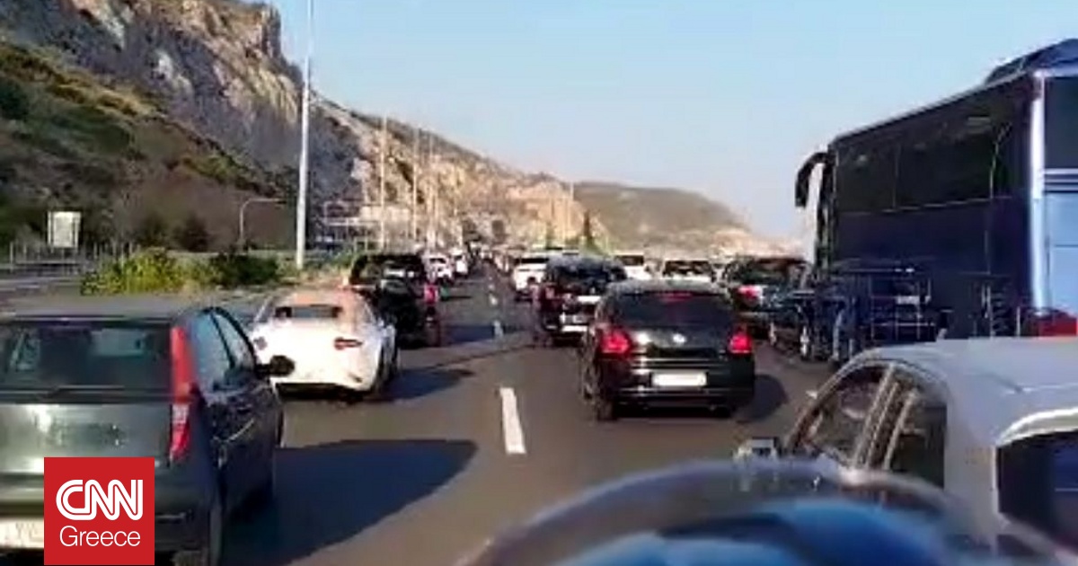 Ουρά χιλιομέτρων στην Εθνική Οδό στο ύψος της Κακιάς Σκάλας λόγω τροχαίου Ουρά χιλιομέτρων στην Εθνική Οδό στο ύψος της Κακιάς Σκάλας λόγω τροχαίου