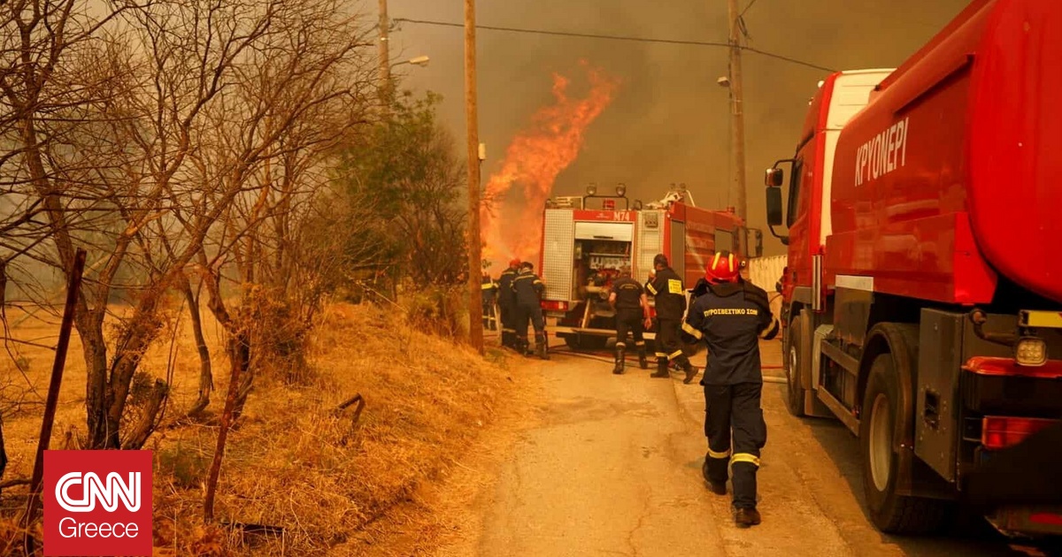 Ανεξέλεγκτη η φωτιά στη Δροσοπηγή κοντά στον Άγιο Στέφανο – Μεγάλη κινητοποίηση