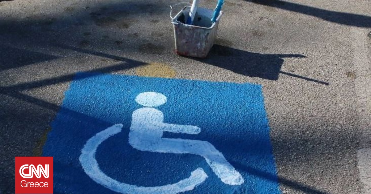 Χανιά: Οδηγός παραλίγο να παρασύρει παιδί ΑμεΑ – Επιτέθηκε και χτύπησε τον πατέρα του