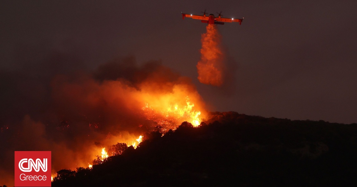 Εντυπωσιακές εικόνες: Πιλότοι Canadair έκαναν ρίψεις μετά τη δύση του ήλιου στην Ανατ. Αττική Εντυπωσιακές εικόνες: Πιλότοι Canadair έκαναν ρίψεις μετά τη δύση του ήλιου στην Ανατ. Αττική