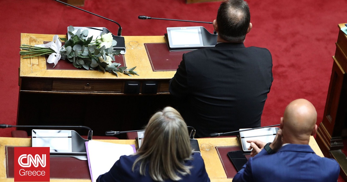 Βουλή: Ενός λεπτού σιγή για τον Απόστολο Βεσυρόπουλο – Ορκίστηκε η Στέλλα Αραμπατζή Βουλή: Ενός λεπτού σιγή για τον Απόστολο Βεσυρόπουλο – Ορκίστηκε η Στέλλα Αραμπατζή