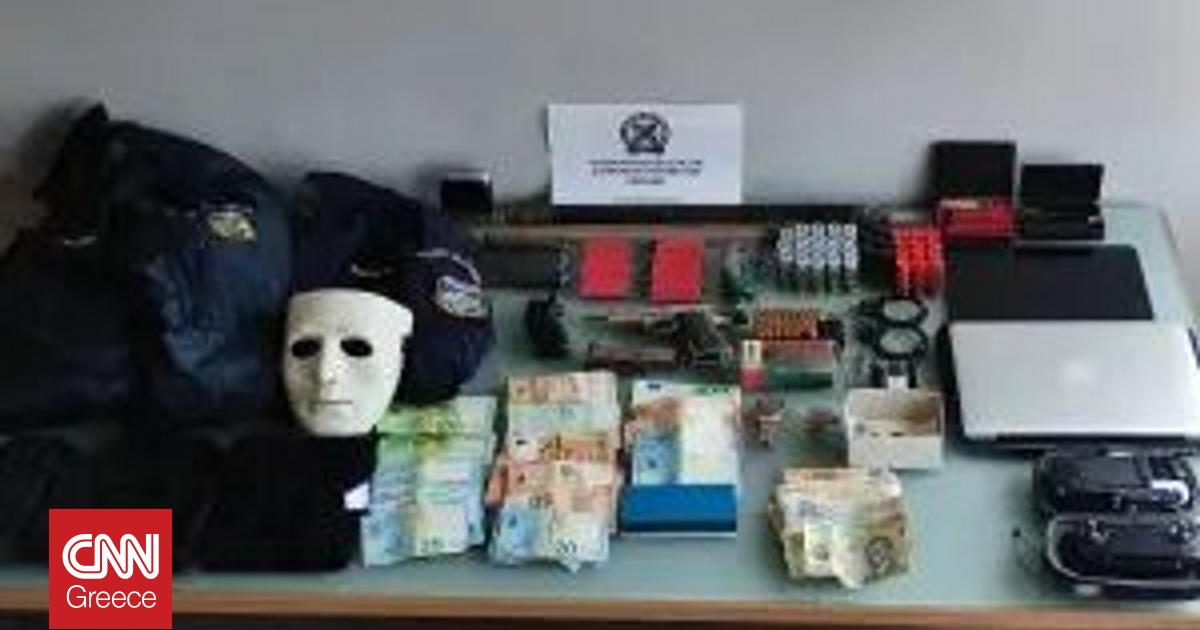 Συνελήφθη 38χρονος για πυροβόλο όπλο, κροτίδες και ναρκωτικά στον Πειραιά