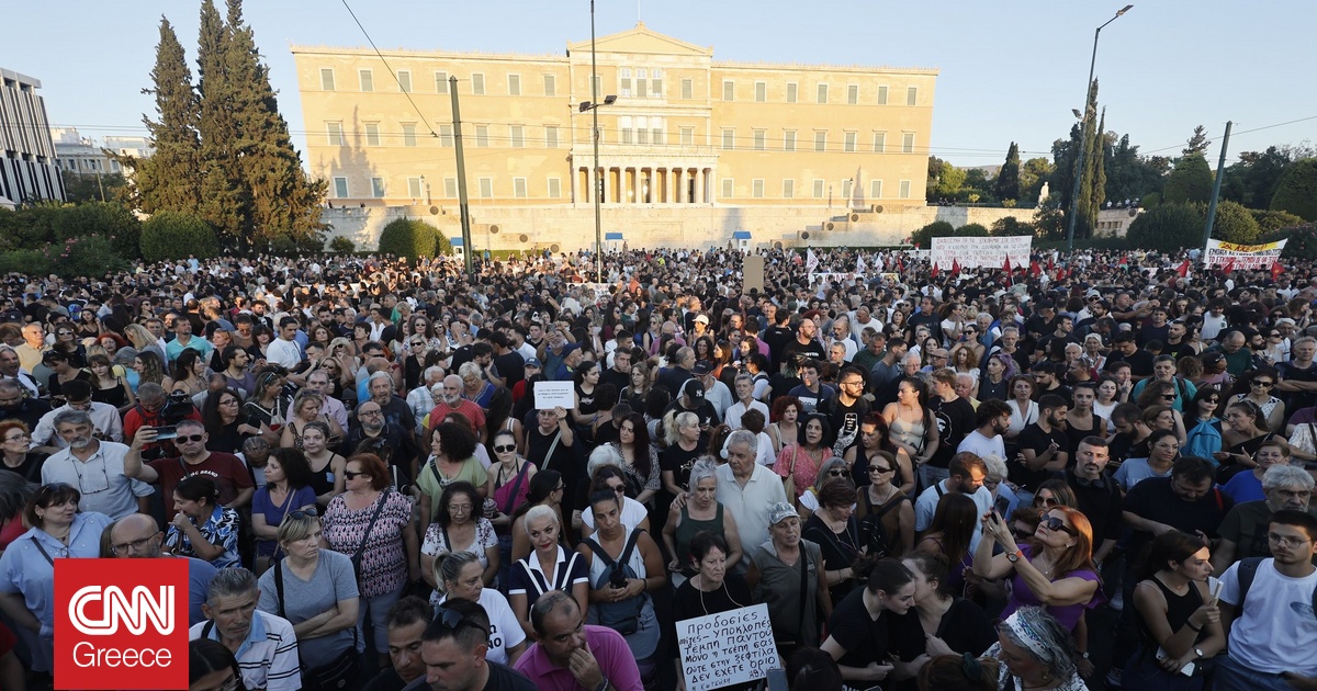 Σε εξέλιξη η διαμαρτυρία για τα Τέμπη στο Σύνταγμα – Διαδηλωτές πλημμυρίζουν το κέντρο της Αθήνας Σε εξέλιξη η διαμαρτυρία για τα Τέμπη στο Σύνταγμα – Διαδηλωτές πλημμυρίζουν το κέντρο της Αθήνας