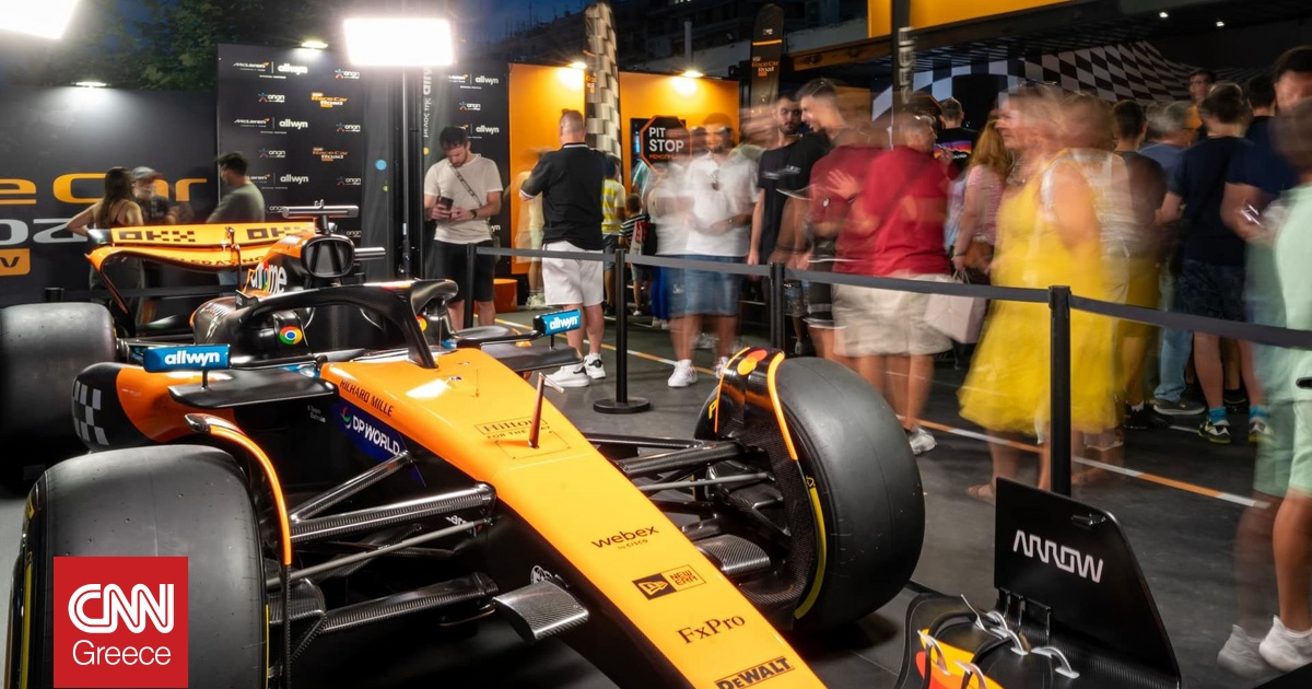 Ουρές για το showcar της McLaren F1 Team που έφερε ο ΟΠΑΠ στη Θεσσαλονίκη