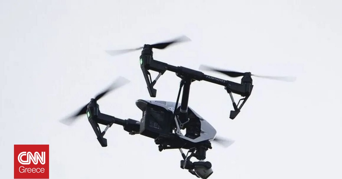 Απελάθηκε ο Ουκρανός που πέταξε drone πάνω από κυβερνητικά κτήρια στη Βαρσοβία Απελάθηκε ο Ουκρανός που πέταξε drone πάνω από κυβερνητικά κτήρια στη Βαρσοβία