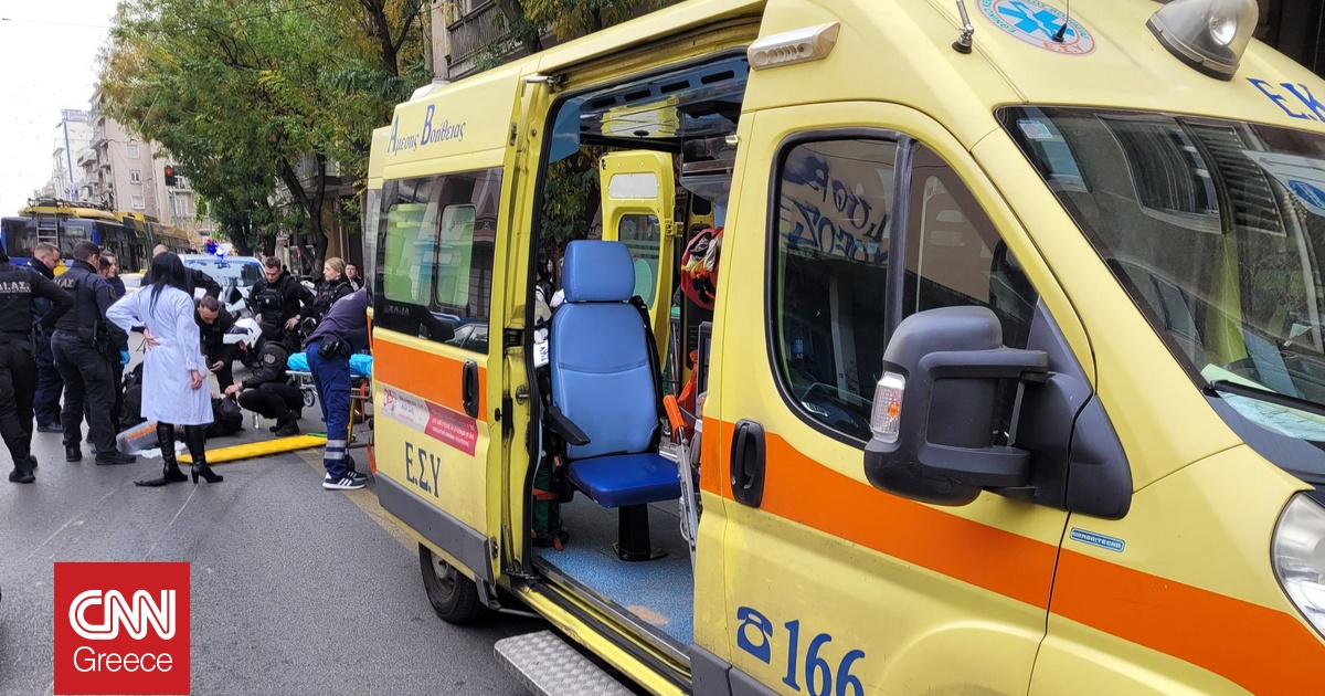 Τροχαίο ατύχημα στην Αλεξάνδρας: Οδηγός μηχανής παρέσυρε και τραυμάτησε ζευγάρι με παιδί Τροχαίο ατύχημα στην Αλεξάνδρας: Οδηγός μηχανής παρέσυρε και τραυμάτησε ζευγάρι με παιδί