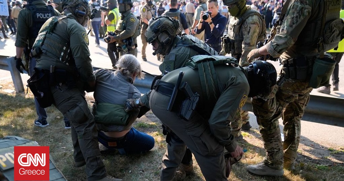 ΗΠΑ: Συγκρούσεις αστυνομικών και διαδηλωτών έξω από κέντρο κράτησης της ICE στο Σικάγο ΗΠΑ: Συγκρούσεις αστυνομικών και διαδηλωτών έξω από κέντρο κράτησης της ICE στο Σικάγο