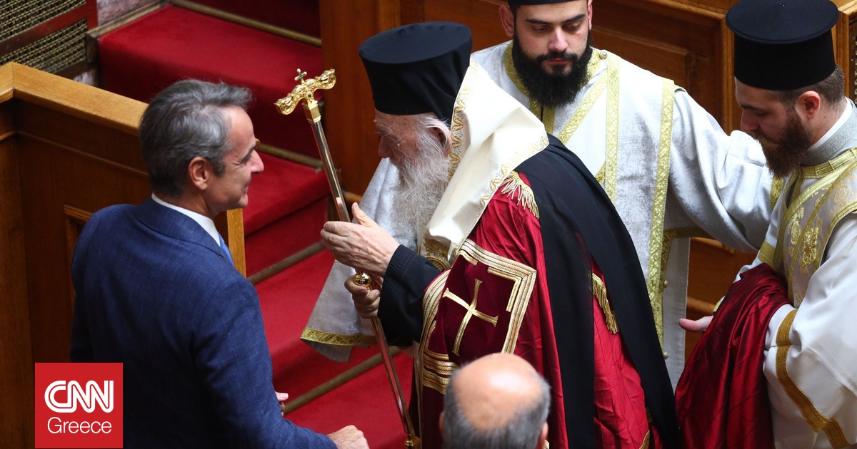 Στη σκιά της παραίτησης Τσίπρα ο αγιασμός για Γ’ Σύνοδο της Βουλής – Μήνυμα Ιερώνυμου