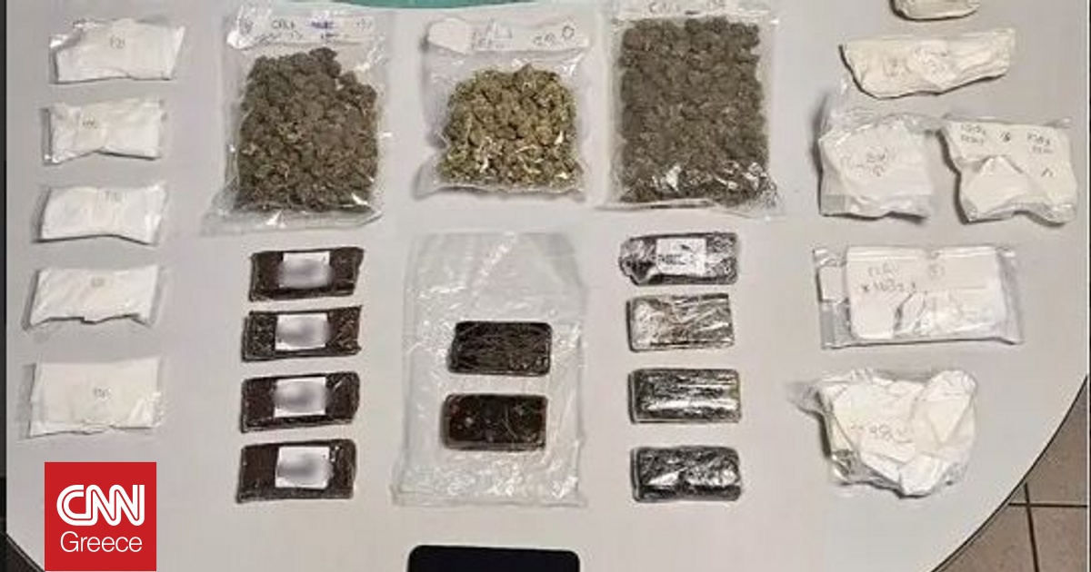 Θεσσαλονίκη: Χειροπέδες σε 42χρονη που φυλούσε 1,5 κιλό κοκαΐνης για λογαριασμό έγκλειστου Θεσσαλονίκη: Χειροπέδες σε 42χρονη που φυλούσε 1,5 κιλό κοκαΐνης για λογαριασμό έγκλειστου