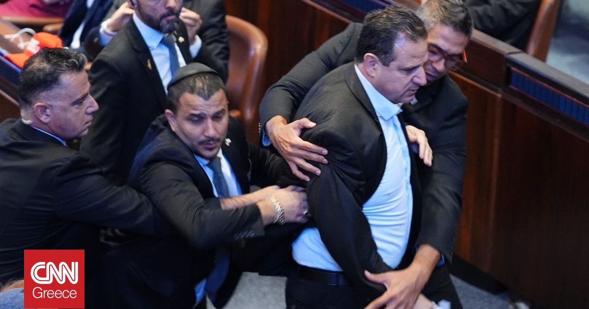 Επεισόδιο στην Κνεσέτ κατά τη διάρκεια της ομιλίας Τραμπ – Έβγαλαν έξω βουλευτές, κατέσχεσαν πανό