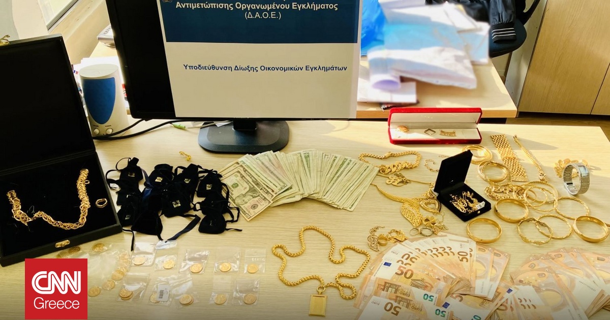 Στη «φάκα» της Δίωξης Οικονομικού Εγκλήματος κύκλωμα με απάτες κατά του ΕΦΚΑ ύψους 2 εκατ. ευρώ Στη «φάκα» της Δίωξης Οικονομικού Εγκλήματος κύκλωμα με απάτες κατά του ΕΦΚΑ ύψους 2 εκατ. ευρώ