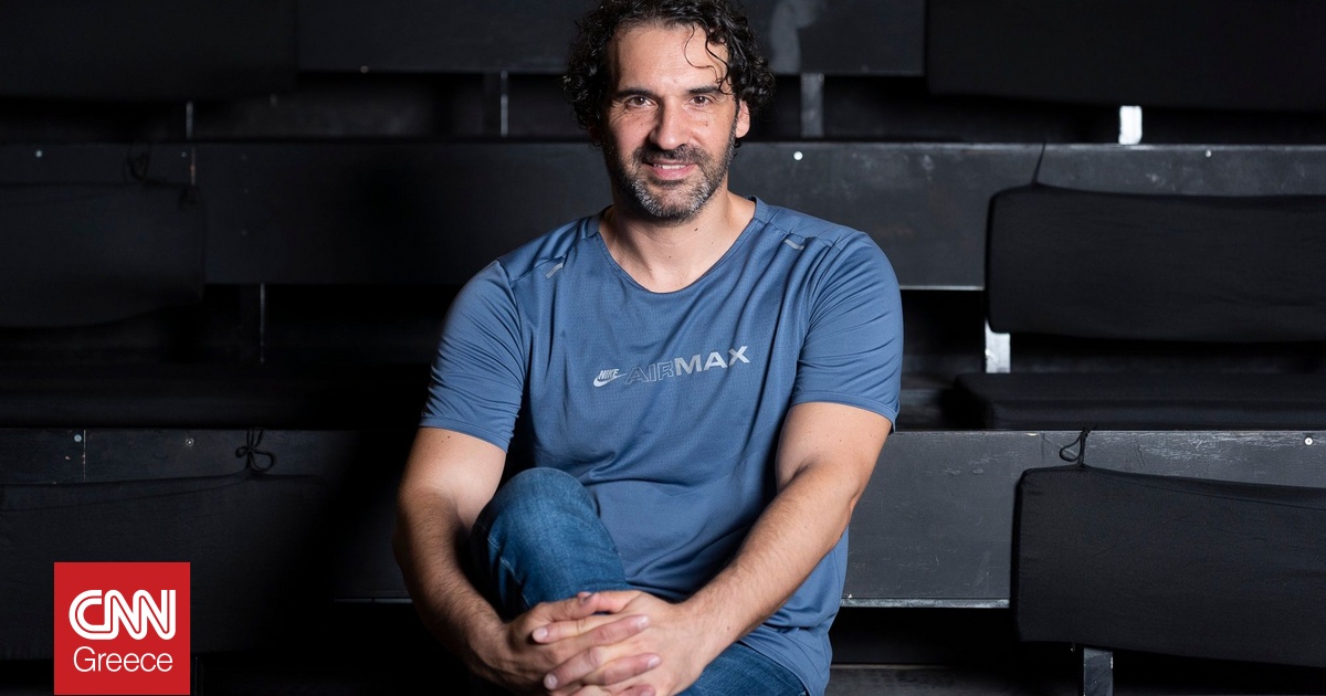 «Ο άνθρωπος μπορεί να ενωθεί με το σύμπαν»: Ο Στέφανος Κακαβούλης μιλά για τον «Βιτρούβιο»