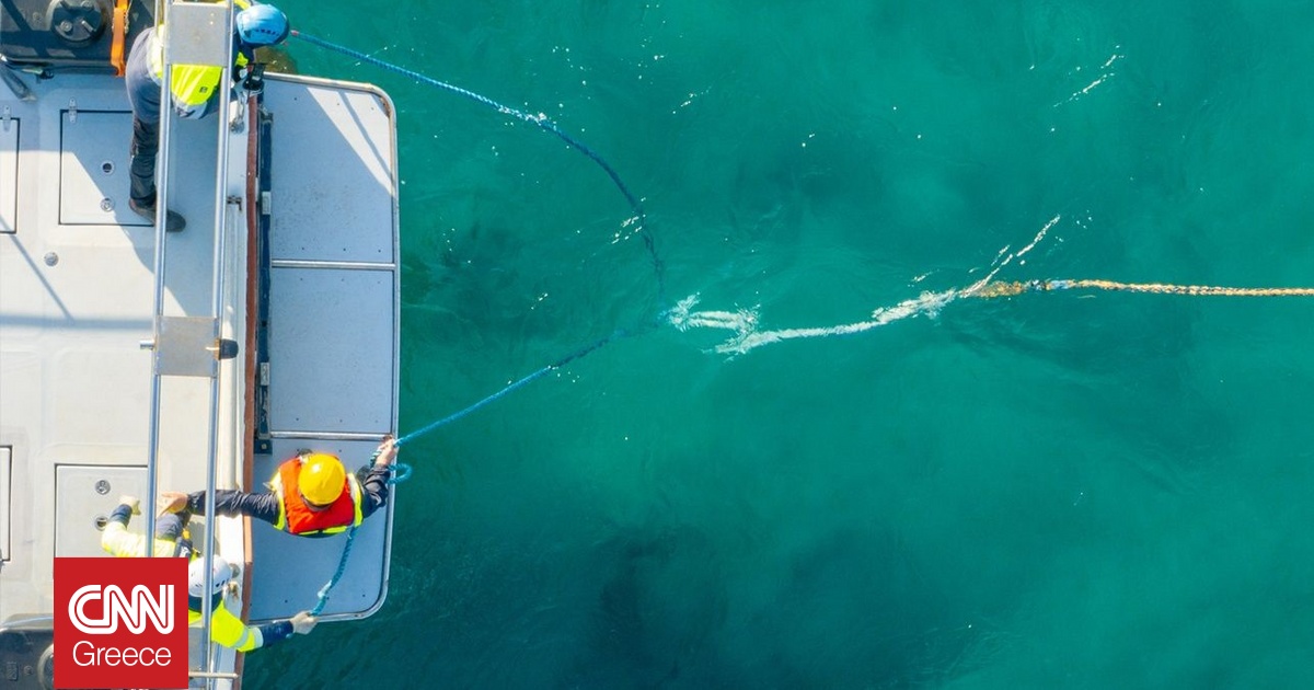 Από τον βυθό της θάλασσας, η Vodafone συνδέει πάνω από 1 εκατ. κατοίκους και επισκέπτες 10 νησιών