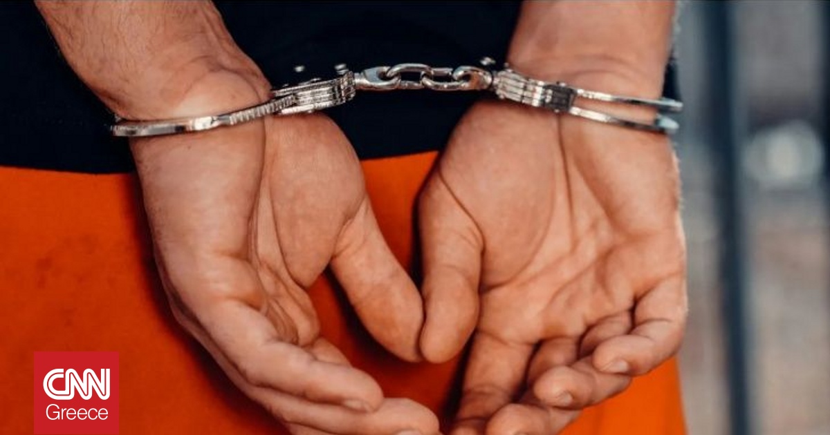 Λάρισα: Χειροπέδες στον άνδρα που κυνηγούσε με τσεκούρι γυναίκα Λάρισα: Χειροπέδες στον άνδρα που κυνηγούσε με τσεκούρι γυναίκα