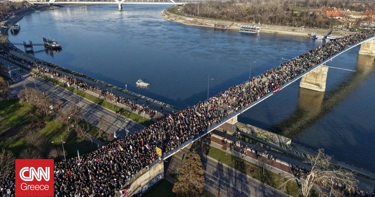 Σερβία: Μεγάλη συγκέντρωση στο Νόβι Σαντ για τα θύματα της τραγωδίας στον σιδηροδρομικό σταθμό Σερβία: Μεγάλη συγκέντρωση στο Νόβι Σαντ για τα θύματα της τραγωδίας στον σιδηροδρομικό σταθμό