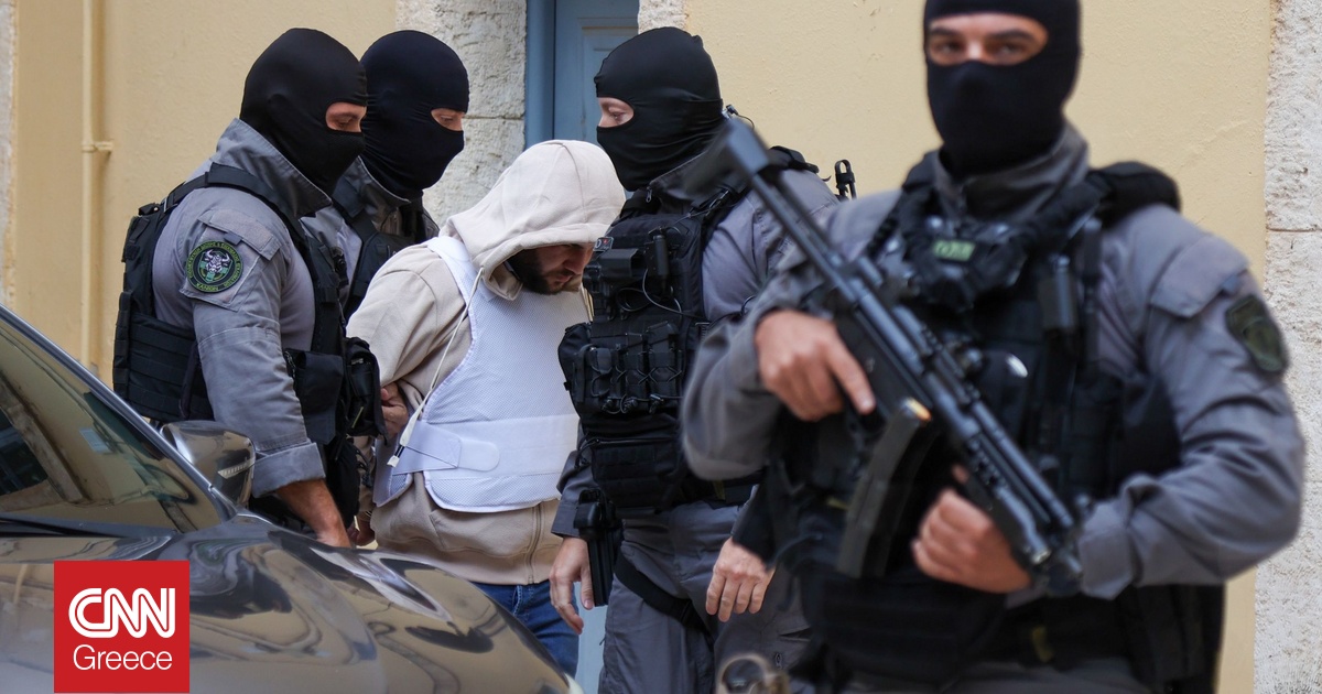 Χανιά: Με αλεξίσφαιρο και υπό δρακόντεια μέτρα ασφαλείας η μεταγωγή του 23χρονου στον ανακριτή