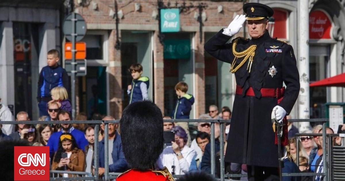 Ο βασιλιάς Κάρολος στερεί από τον Άντριου και τον τελευταίο στρατιωτικό του τίτλο