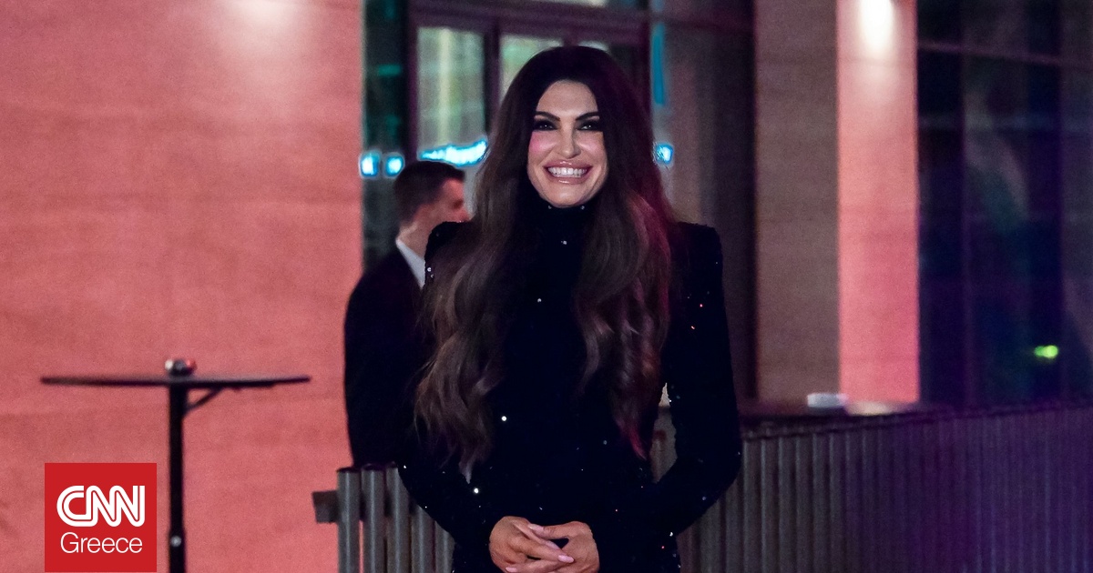 Λαμπερή η πρώτη εμφάνιση της Κίμπερλι Γκίλφοϊλ στη δεξίωση για το Σώμα Αμερικανών Πεζοναυτών Λαμπερή η πρώτη εμφάνιση της Κίμπερλι Γκίλφοϊλ στη δεξίωση για το Σώμα Αμερικανών Πεζοναυτών