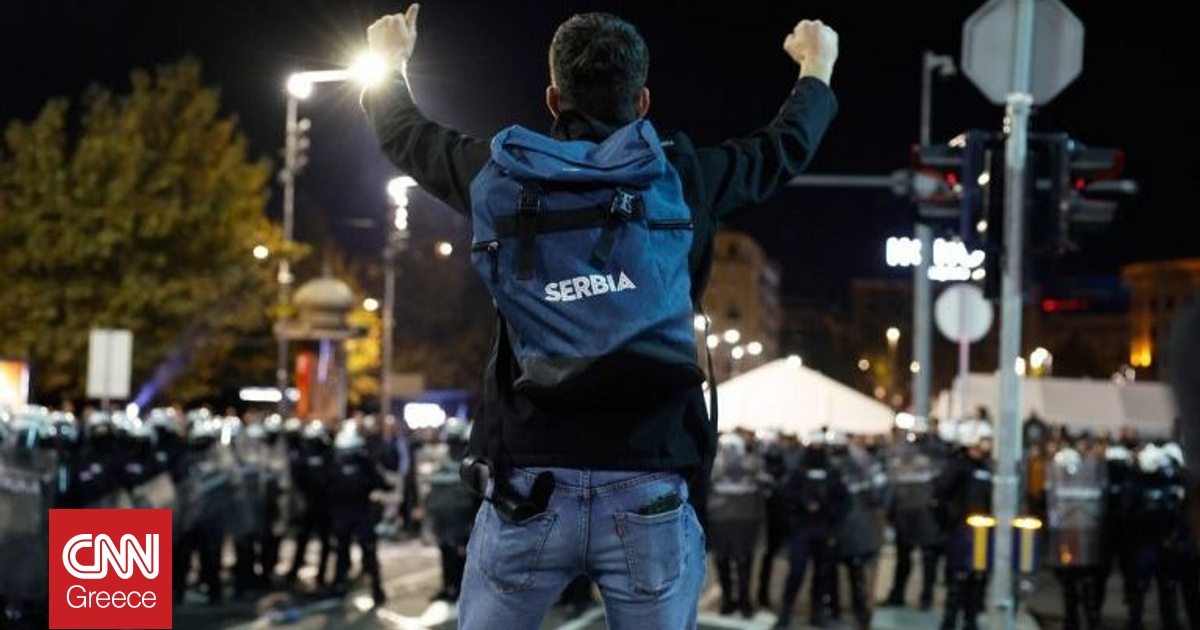 Σερβία: Ένταση μπροστά από το κοινοβούλιο, στην απεργία πείνας μητέρας θύματος στο Νόβι Σαντ