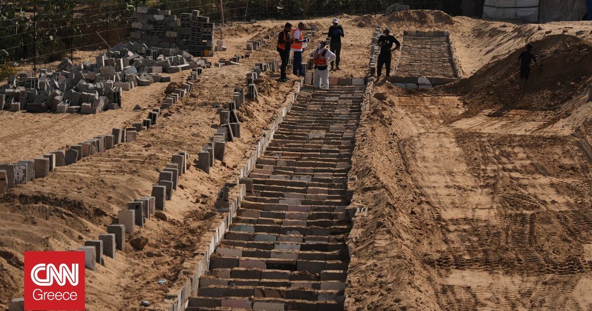 Συγκλονιστικές εικόνες από τους μαζικούς τάφους για τους χιλιάδες νεκρούς της Γάζας