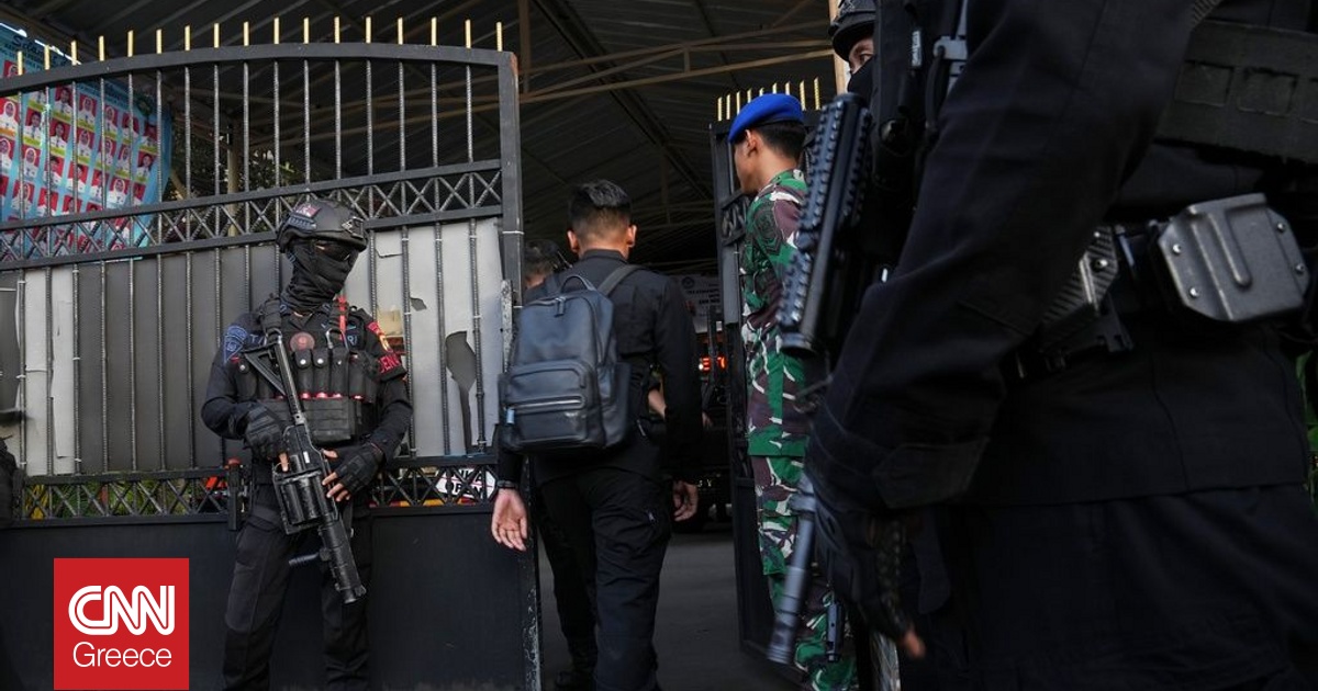 Επίθεση σε τζαμί στην Ινδονησία: O 17χρονος δράστης υποβάλλεται σε χειρουργική επέμβαση