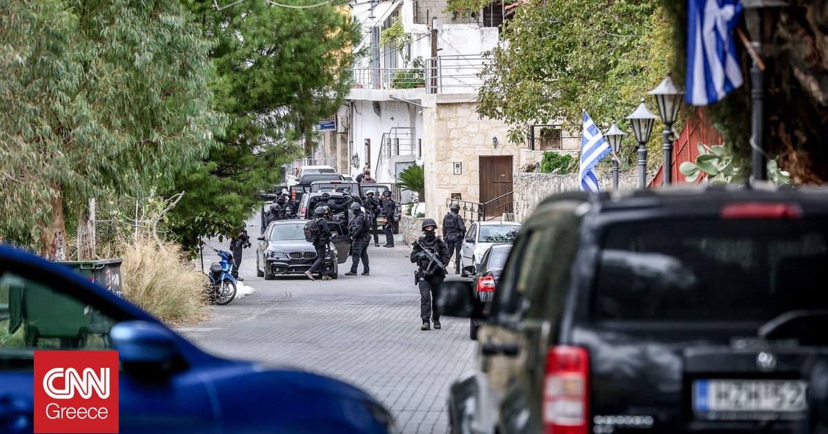 Πώς αυστηροποιείται το νομικό πλαίσιο για την παράνομη οπλοκατοχή – Τα επτά μέτρα Χρυσοχοΐδη