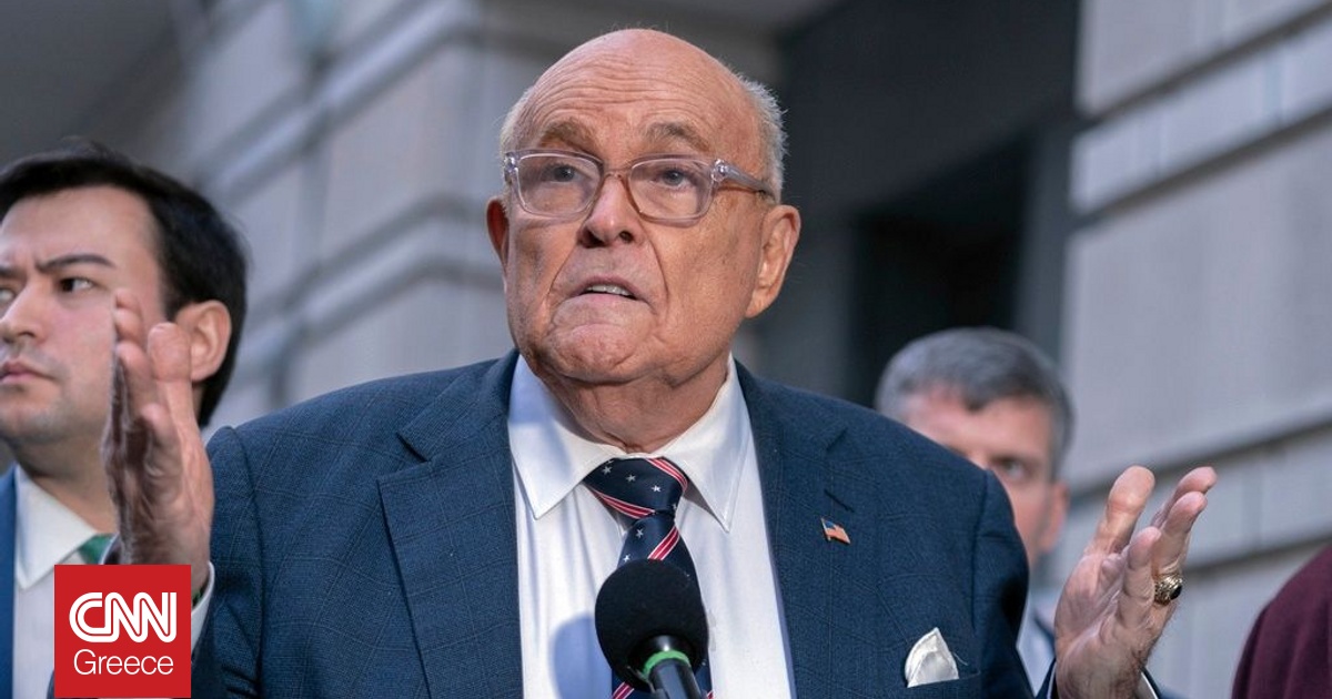 Ο Τραμπ απένειμε χάρη στον Ρούντι Τζουλιάνι για την προσπάθεια ακύρωσης των εκλογών του 2020