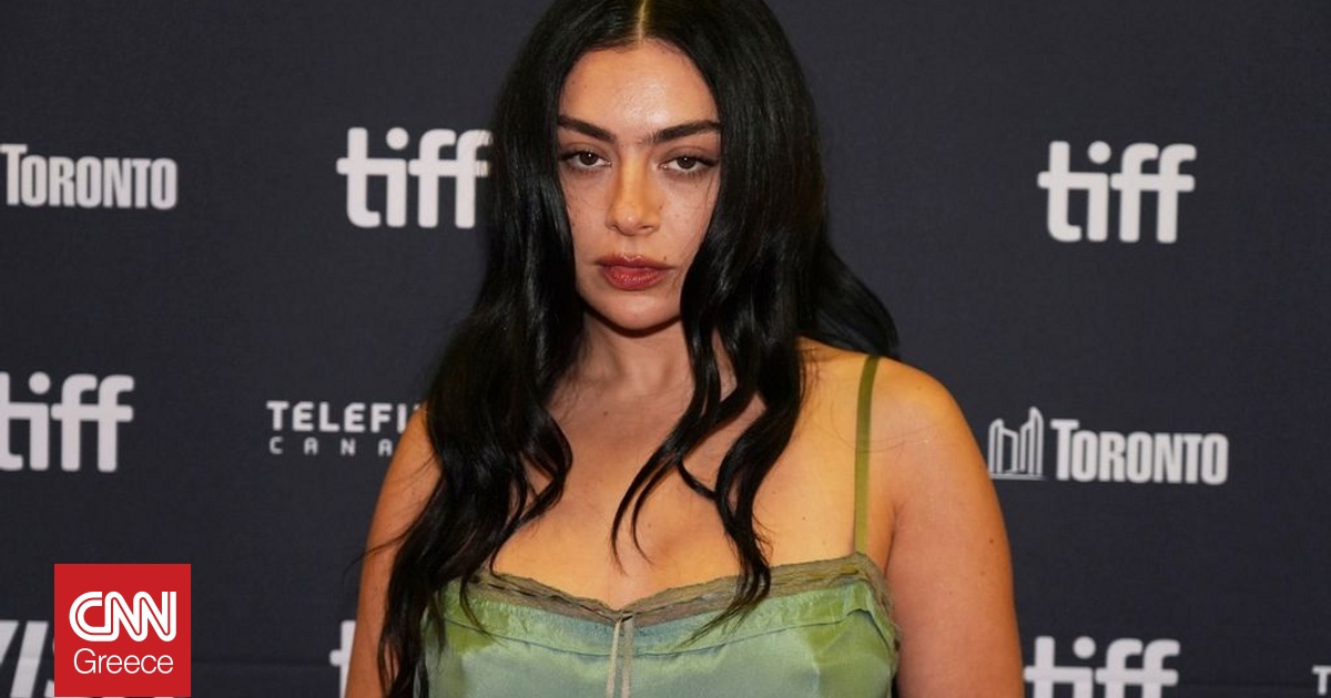 Κυκλοφόρησε το πρώτο τρέιλερ της ταινίας «The Moment» με την Charli xcx