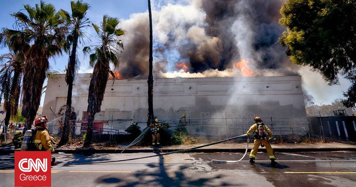 Φωτιά σε πλοίο στο λιμάνι του Λος Άντζελες: Απομακρύνθηκε με ασφάλεια το πλήρωμα