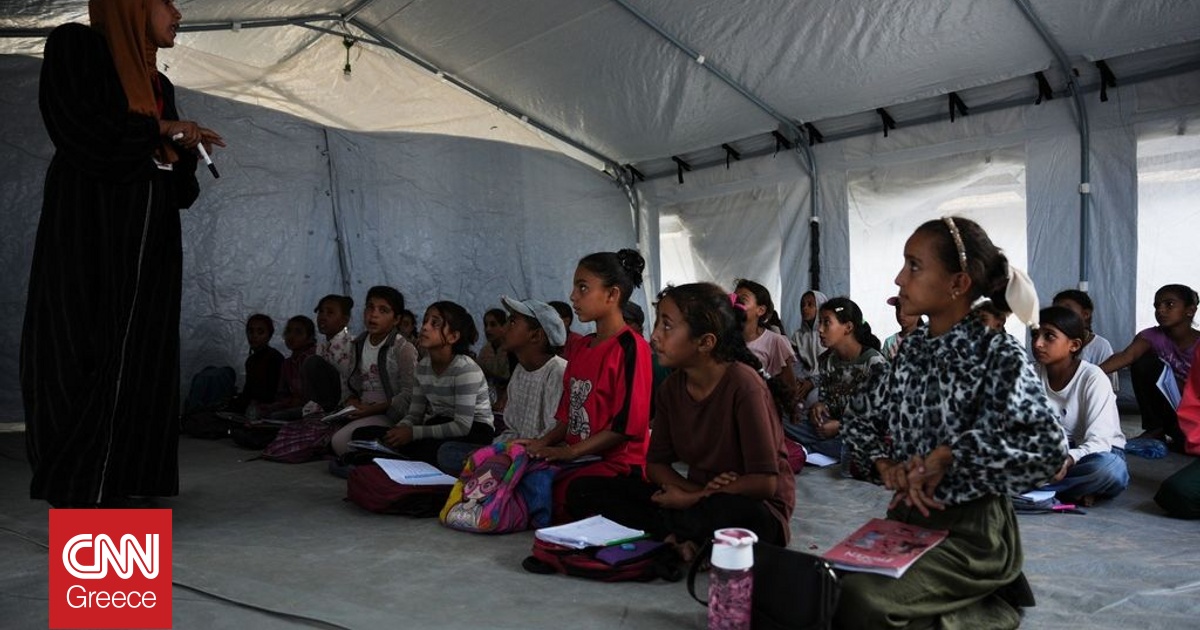 Γάζα: Τα παιδιά στον παλαιστινιακό θύλακα επιστρέφουν σε αυτοσχέδιες σχολικές αίθουσες