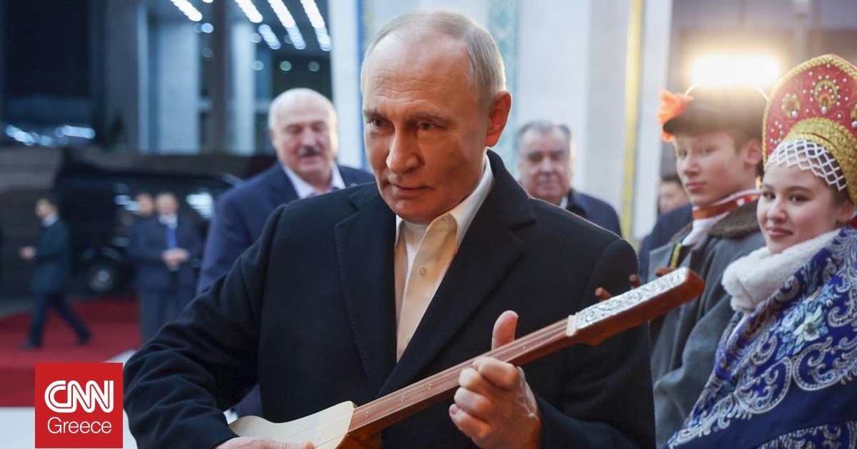Ο Πούτιν τώρα και μουσικός: Προσπάθησε να παίξει κομούζ, το τρίχορδο λαούτο του Κιργιστάν