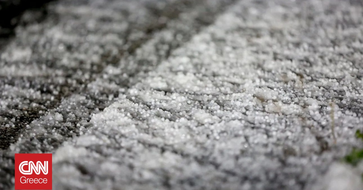 Κακοκαιρία Adel: «Έστρωσε» χαλάζι στην Ικαρία – Διακόπηκε η κυκλοφορία σε επαρχιακό δρόμο