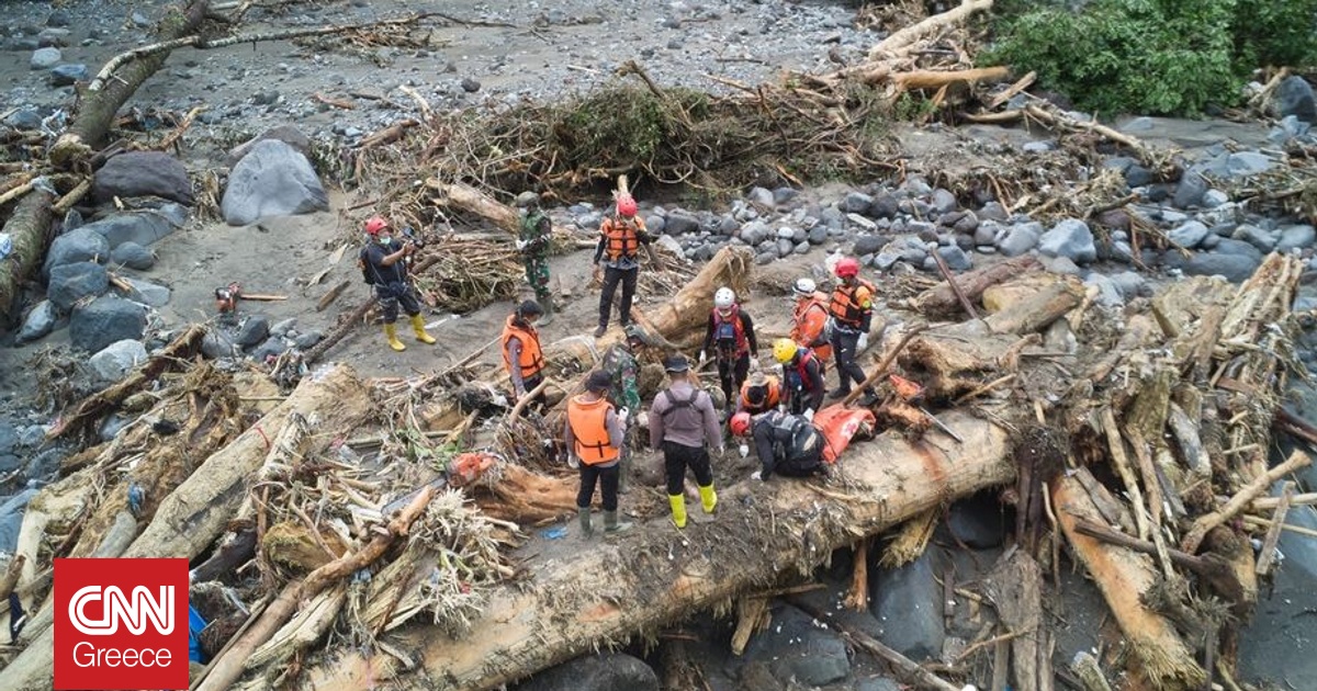 Ινδονησία: Ξεπερνούν τους 400 οι νεκροί από τις πλημμύρες και τις κατολισθήσεις