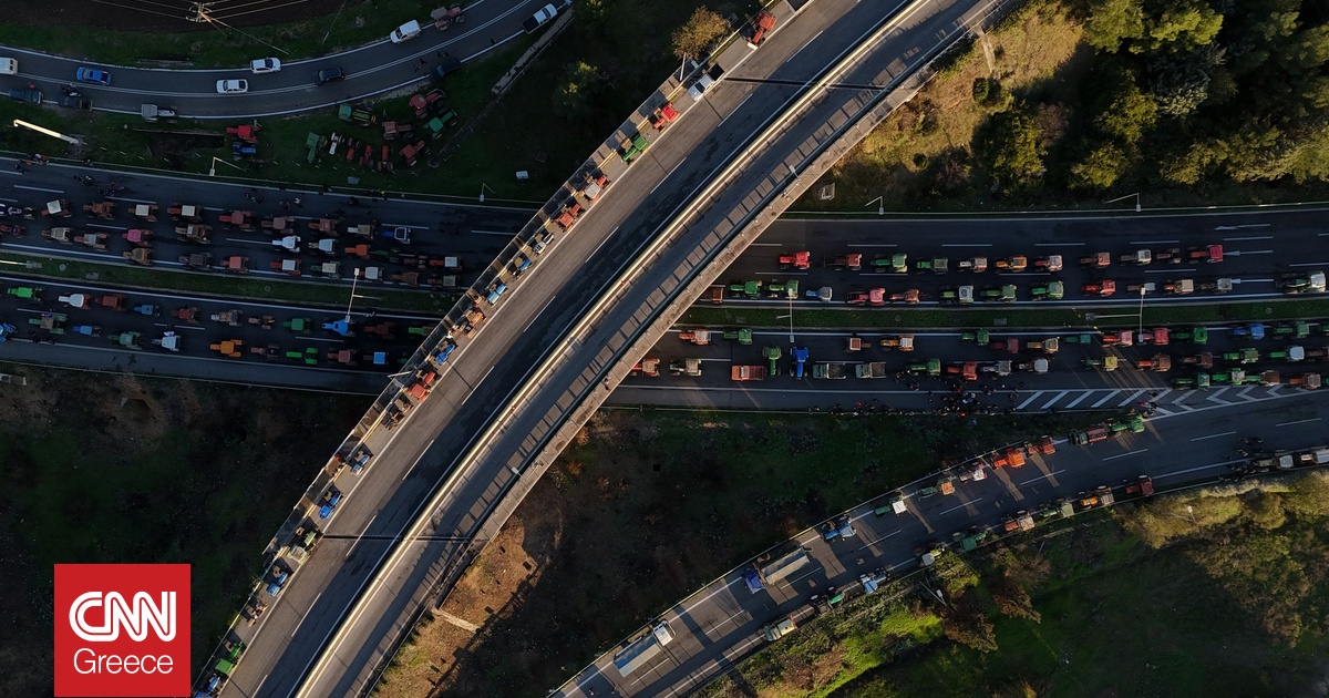 Αγρότες: Κλειστή η Εθνική οδός Αθηνών – Θεσσαλονίκης στη Λάρισα – Χημικά, τραυματισμοί και συλλήψεις