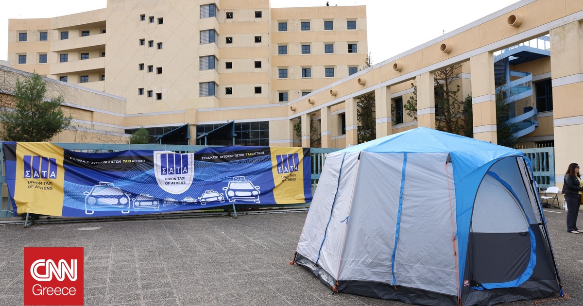 Ταξί: Έξω από το υπουργείο Μεταφορών κατασκήνωσαν οι οδηγοί, δείτε φωτογραφίες