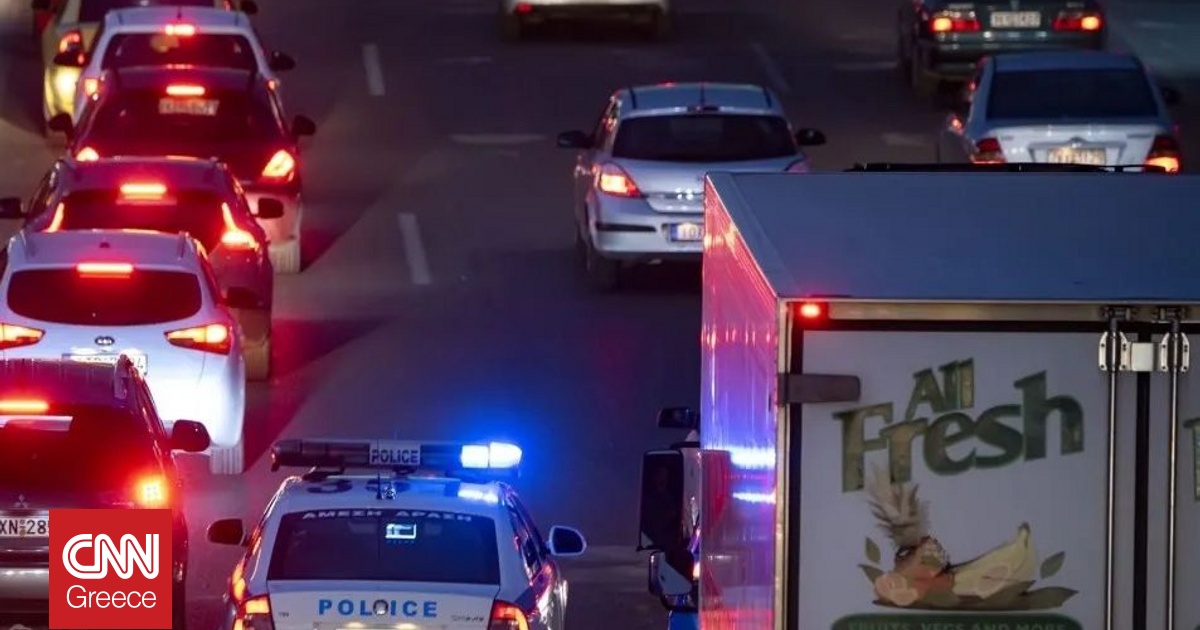 Χάος στον Κηφισό μετά τη σύγκρουση φορτηγού με αυτοκίνητο