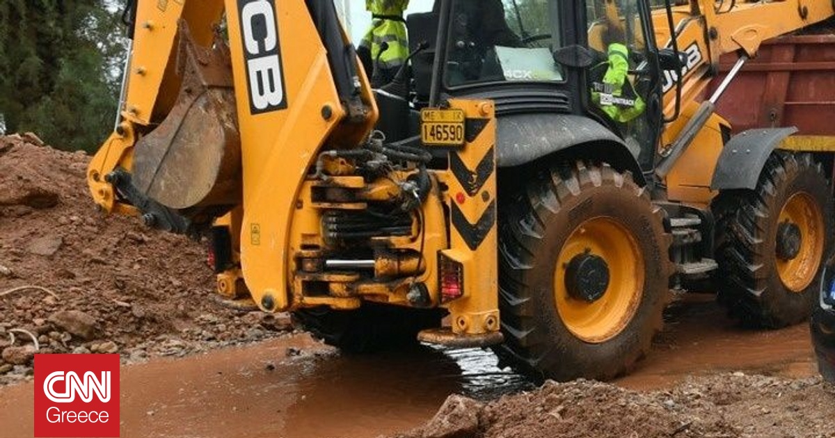 Σε πλήρη εξέλιξη η απομάκρυνση των φερτών υλικών στους πλημμυρισμένους δρόμους της Αττικής